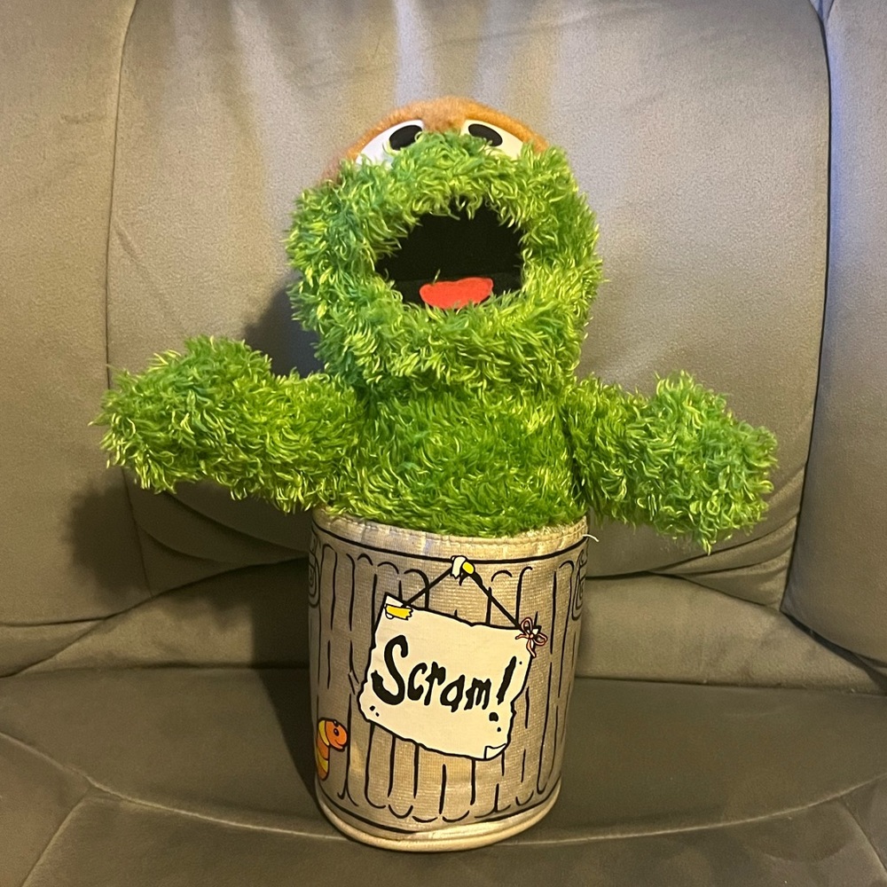 Oscar the Grouch 2004 Gund Plush 11inches tall